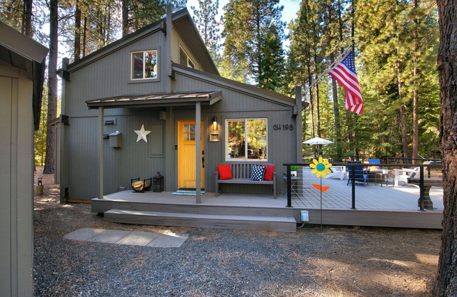 Contemporary Cozy Cabin: Bikes, Outdoor Fire Table, and EV Charging