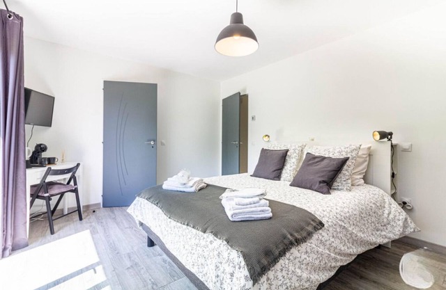 Contemporary house in the countryside 45 minutes from the Pic du Midi de Bigorre