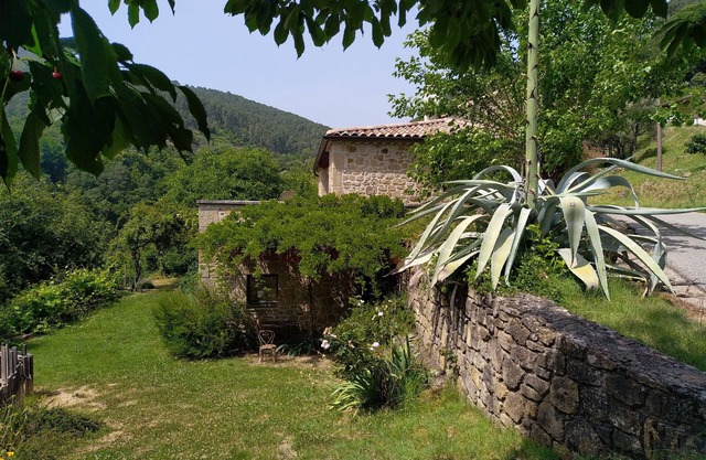 Contemporary house with all comforts, far from the crowds but close to everything. Unobstructed view