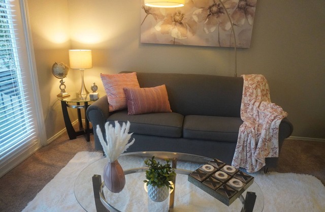 Contemporary Mid-Rise Apartment by Downtown Dallas