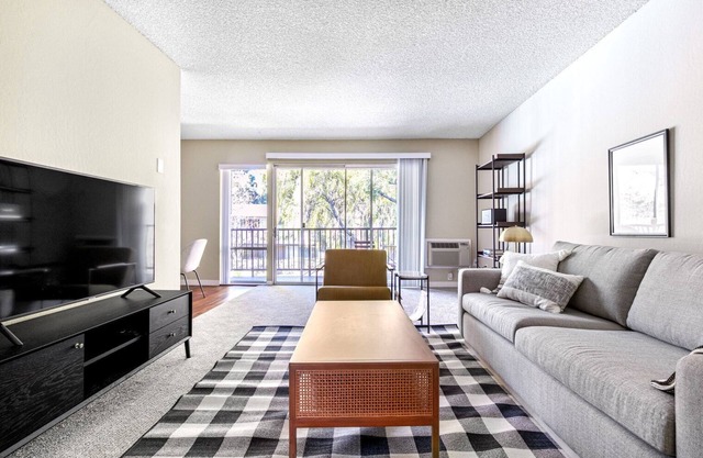 Contemporary Mountain View 1BR w/Pool, Gym, BBQ, by Blueground