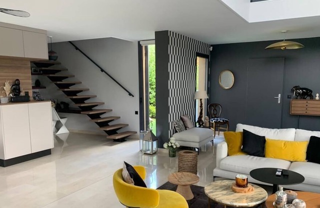 Contemporary villa - West Lyonnais