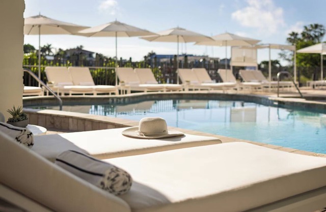 Convenience & Comfort! 4 Relaxing Units! Pool, Pets Allowed, Rooftop Bar!