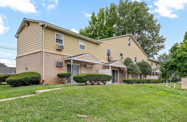 Convenient 2BR with Comfy Sofa and TV