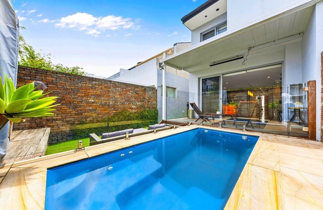 Convenient 4BR with Private Pool close to Airport