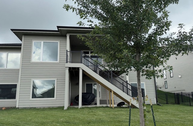 Convenient functional quiet 5 bedroom 3 bath home in Clive.