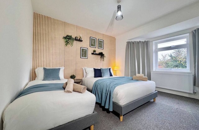 Convenient Private Triple Room 30 Min to Central