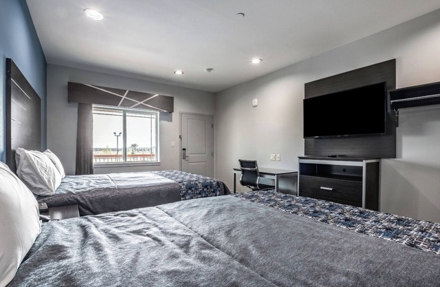 Convenient Stay Located Right off I-10 | Family Stay | Free Breakfast & Parking