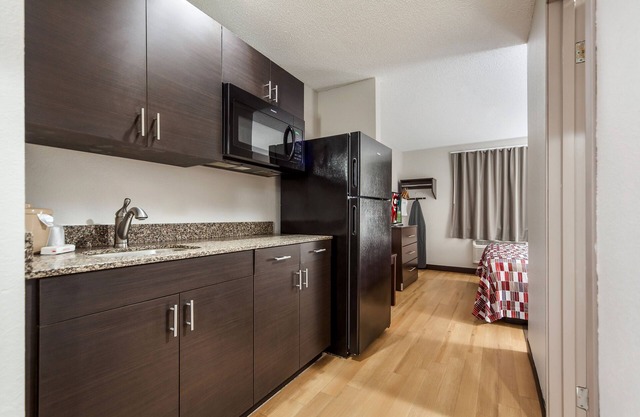 Convenient Stay, Superb Location! 2 Budget-friendly Units with Kitchenettes
