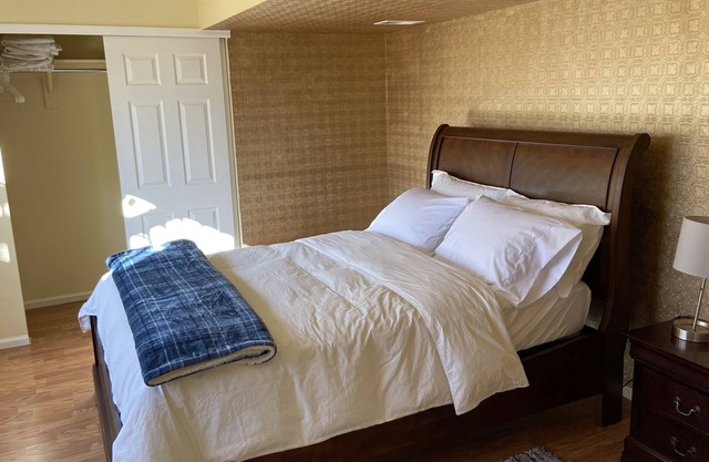 Convenient walkout Basment apartment