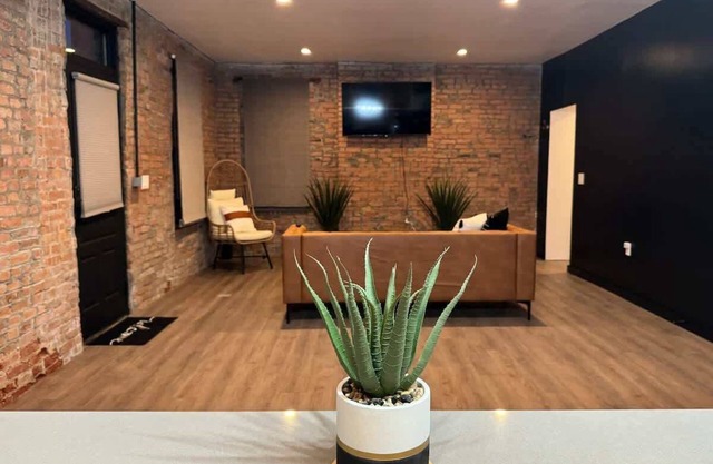 Convention – Parking Free – King Bed - Short North