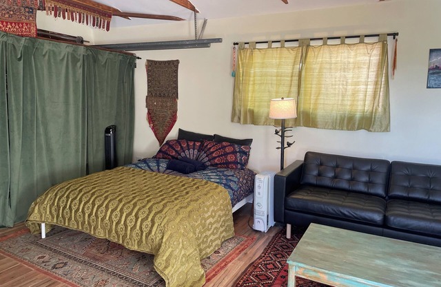 Converted Garage in Quite Rural Neighborhood Near Freeway