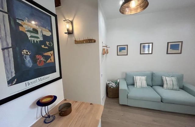 Cool Blue Cotignac Studio in the heart of the village