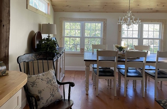 COOPERSTOWN,NY.RESTORED 1875 COTTAGE 1.9 MILES TO DREAMS PARK AND 1.7 TO VILLAGE