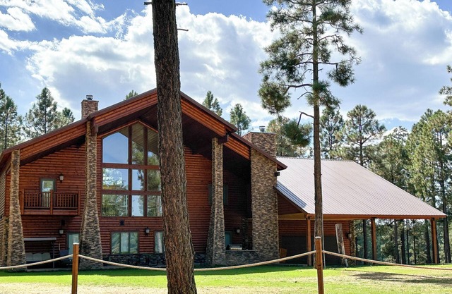 Copper Elk Manor | Luxury Cabin on Forest Border