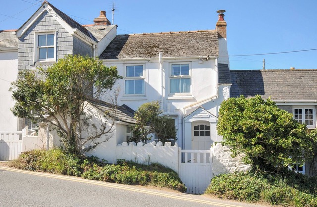 COPPINGERS COTTAGE, family friendly in Polzeath