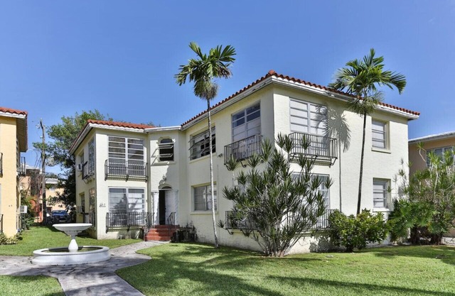 Coral Gables Picasso Apt in Art Building W/Patio