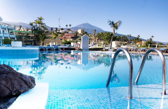 Coral La Quinta Park Suites