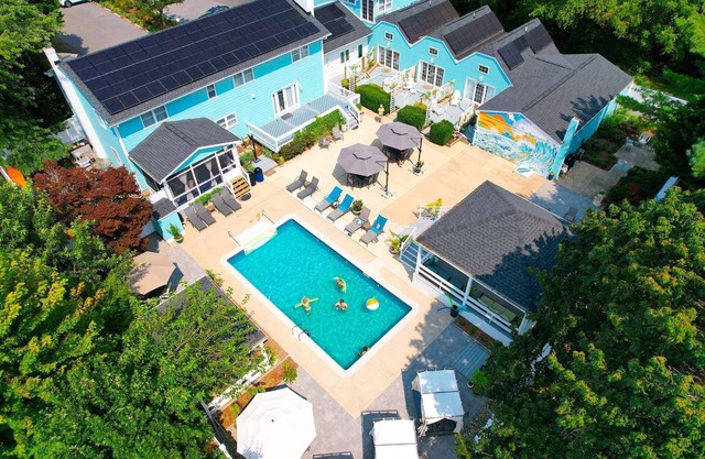Coral Reef Suite - 2 rooms, Pool, Hot Tub, Sauna