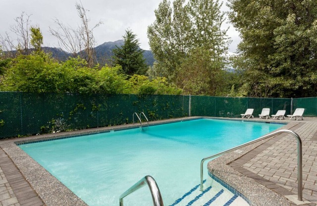 Corner Penthouse | Next to lift | Amazing views!