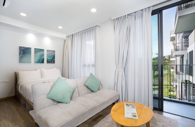 Corner Studio with Golf Course View