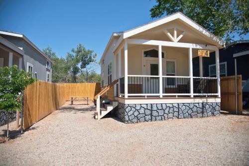 Corona Arch Cabin #04