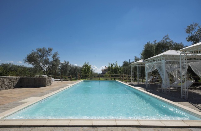 Corte degli Ulivi: country villa and annexe for an exclusive vacation
