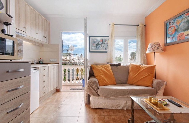 'Cortez Apartment 2' with Sea View, Shared Pool and Wi-Fi