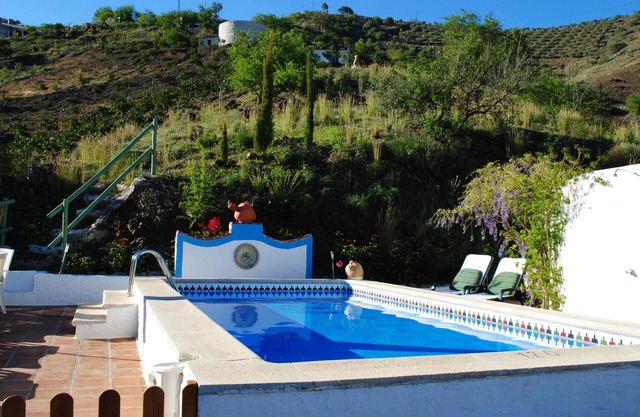 Cortijo Lagar de Luisa. "SAFE". Beautiful, quiet & green. A/C. Pool.Beach22 Km.