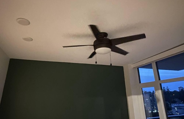 Cosy 16th floor Condo in downtown New Westminster/close to skytrain