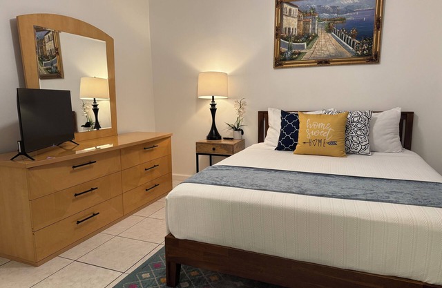 Cosy 2-bedroom *near intercoastal and the beaches*