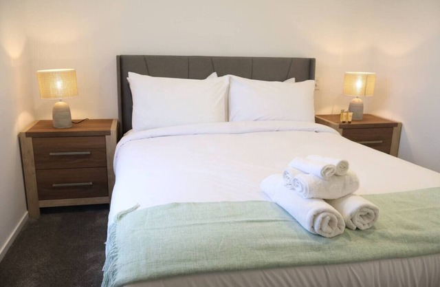 Cosy 2BR House in Awaroa Road