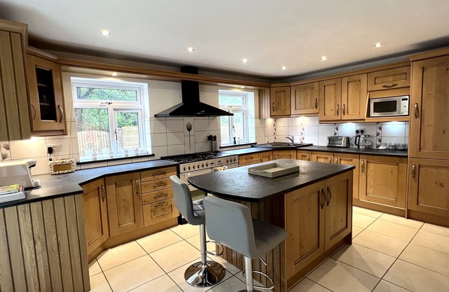 Cosy, 3 bedroom house with log burner in rural Derbyshire