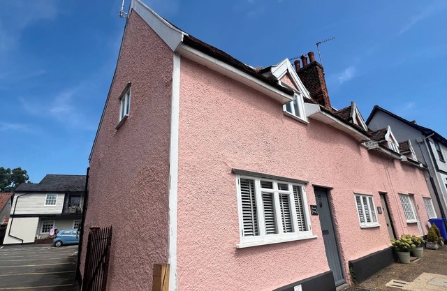 Cosy 400 year old Grade ll Listed Cottage in the Heart of Clare, Suffolk