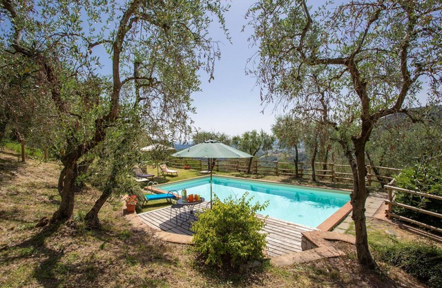 Cosy apartment in villa with WIFI, pool, TV, patio, pets allowed and panoramic view, close to Lu.