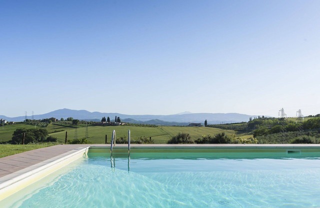 Cosy apartment in villa for 18 guests with A/C, WIFI, hot tub, pool, TV, patio and pets allowed