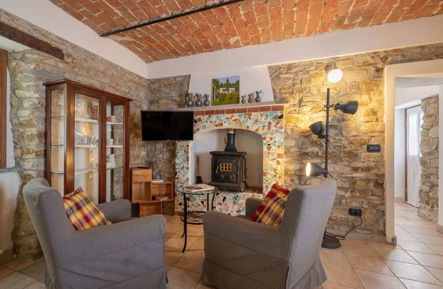 Cosy apartment for 2 people with WIFI, pool, TV and parking