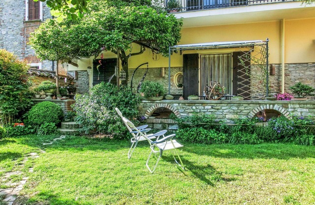 Cosy apartment for 4 guests with WIFI, TV, patio, pets allowed and parking