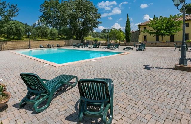 Cosy apartment in villa for 4 guests with A/C, pool, WIFI, TV and parking