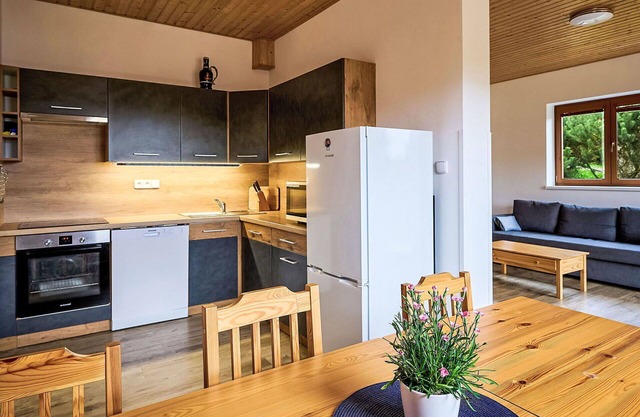 Cosy apartment for 9 guests with WIFI, TV and terrace