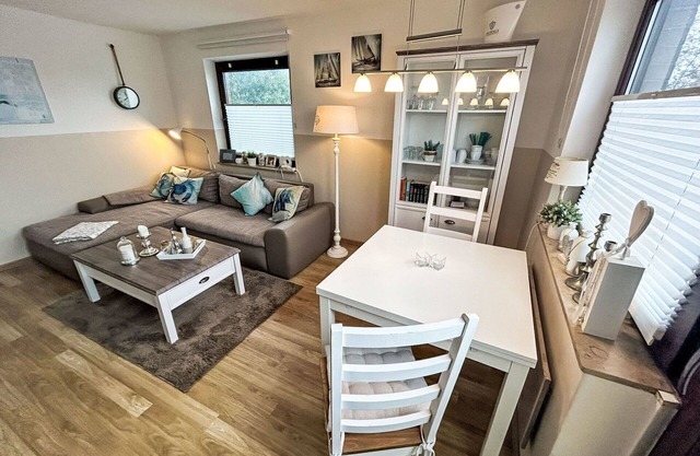 Cosy apartment for 2 guests with WIFI, TV, balcony, pets allowed and parking