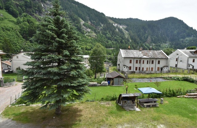 Cosy apartment for 4 guests with WIFI, TV, terrace and pets allowed