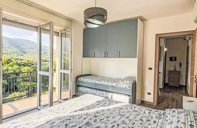 Cosy apartment for 4 people with WIFI, A/C, TV and balcony