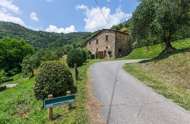 Cosy apartment for 6 people with WIFI, pool, TV, patio and pets allowed