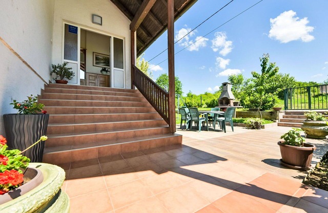 Cosy apartment for 6 people with A/C, WIFI, TV, terrace and parking