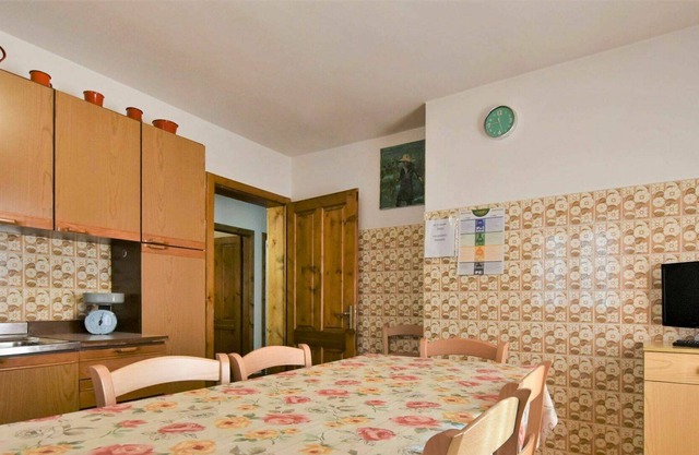 Cosy apartment for 8 guests with WIFI, TV, balcony and parking