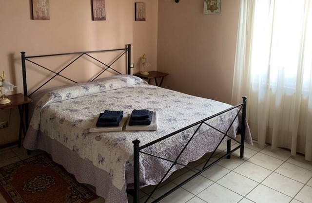 Cosy apartment for 2 guests with WIFI, pool, patio, panoramic view and parking, close to Spoleto