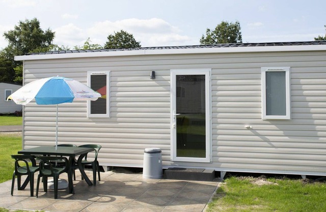 Cosy apartment in villa for 4 people with pool, TV, terrace, pets allowed and parking