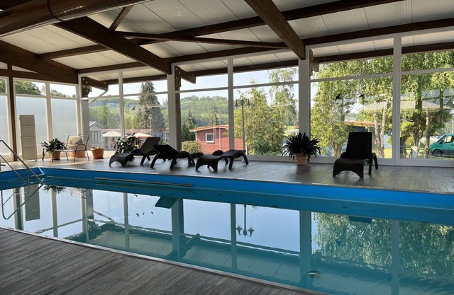 Cosy apartment in villa for 5 guests with WIFI, pool, TV, terrace and pets allowed