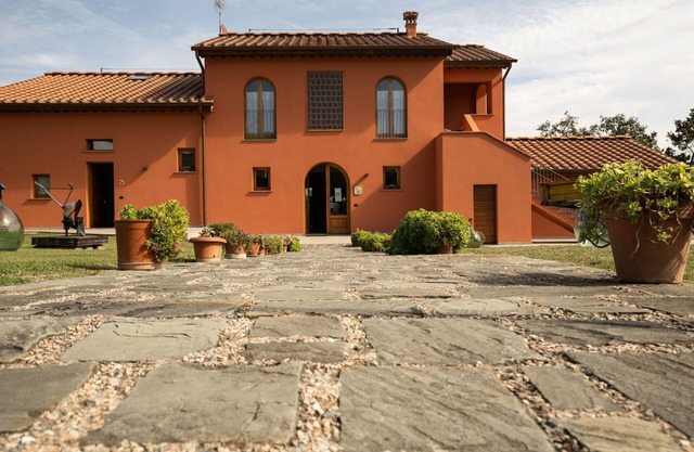 Cosy apartment in villa for 4 people with A/C, hot tub, WIFI, pool, TV, panoramic view and parking